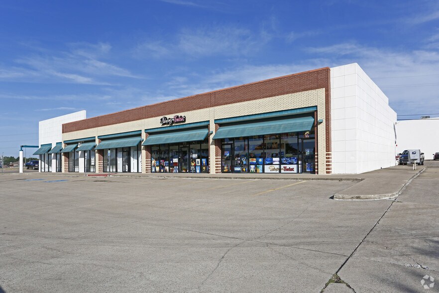 More Photos Of 3046 Lavon Dr, Garland General Retail For Lease