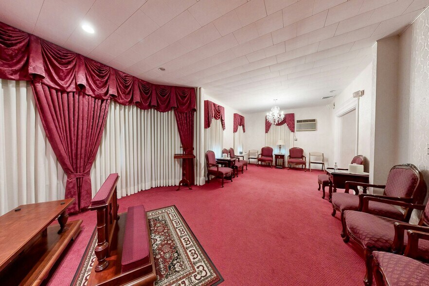 More Photos Of 721-729 Salem St, Malden Specialty For Sale