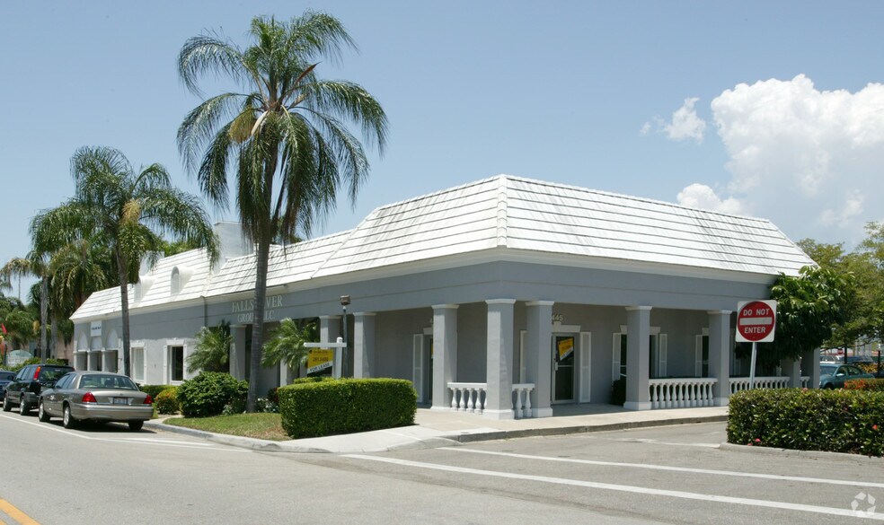 More Photos Of 405-445 8th St S, Naples Bank For Lease