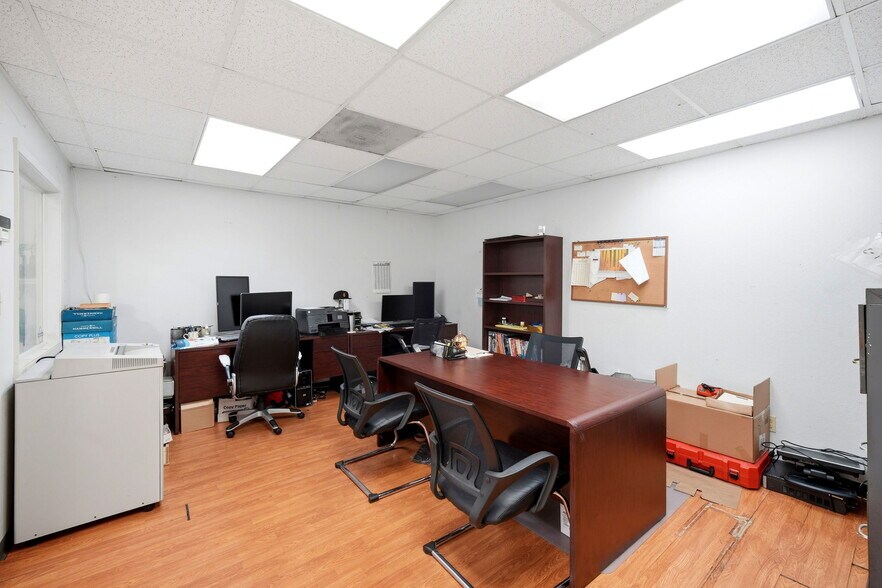 More Photos Of 1307 Illinois Ave, South Houston Warehouse For Sale