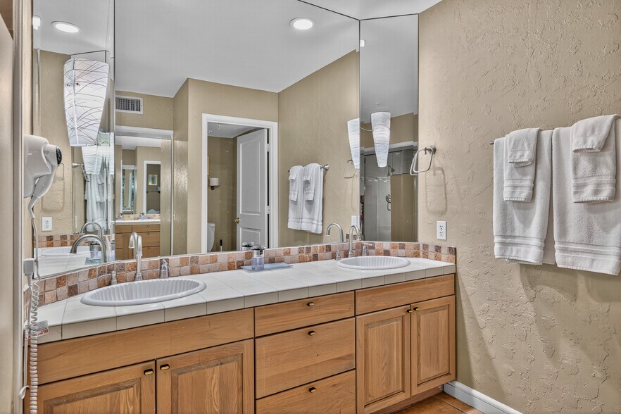 More Photos Of 67590 Jones Rd, Cathedral City Hotel For Sale