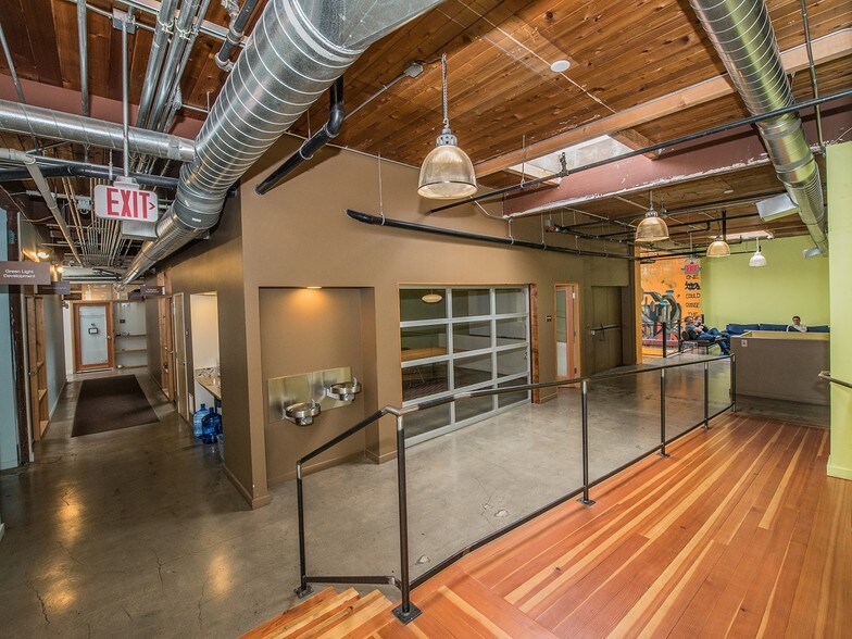 More Photos Of 3010-3090 SE Division St, Portland Freestanding For Lease