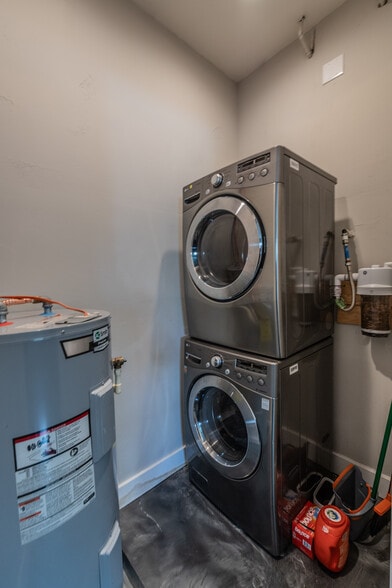 More Photos Of 630 S Walters, San Antonio Freestanding For Sale