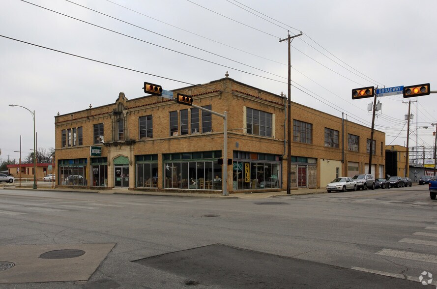 More Photos Of 900 Broadway St, San Antonio General Retail For Lease