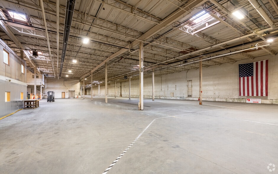 More Photos Of 321 Washington St, Somerville Warehouse For Lease