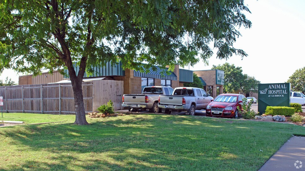 More Photos Of 7902 Slide Rd, Lubbock Veterinarian Kennel For Lease