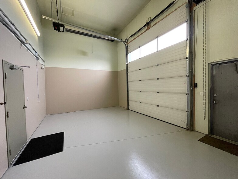 More Photos Of 7471 Edgar Industrial Bnd, Red Deer Warehouse For Lease