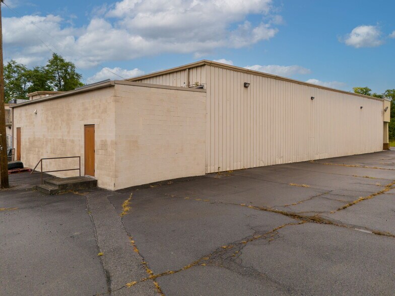 More Photos Of 510 Glade st, Glade Spring Supermarket For Sale