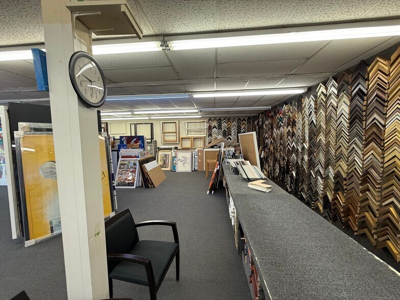 More Photos Of 6140 Hollywood Blvd, Hollywood Storefront For Sale