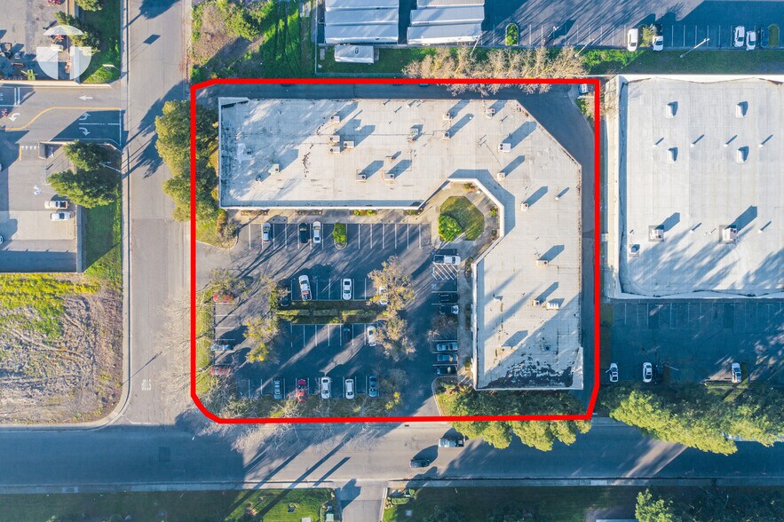 More Photos Of 819 Striker Ave, Sacramento Flex For Lease