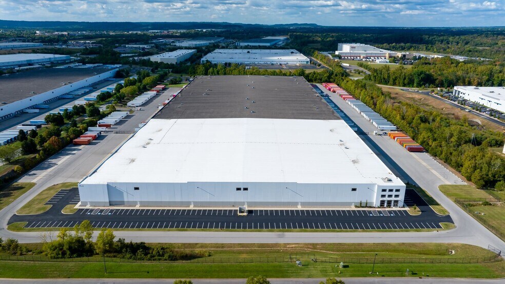 More Photos Of 700 Omega Pky, Shepherdsville Distribution For Lease