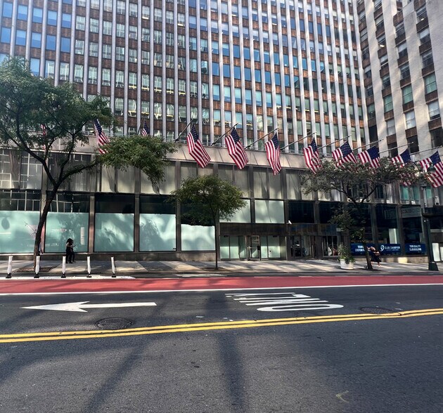 More Photos Of 220 E 42nd St, New York Office For Lease