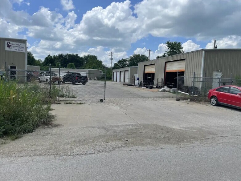 More Photos Of 117 S Walnut Ave, Republic Warehouse For Sale