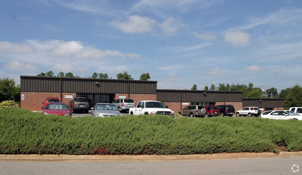 More Photos Of 526-534 Pylon Dr, Raleigh Light Distribution For Lease