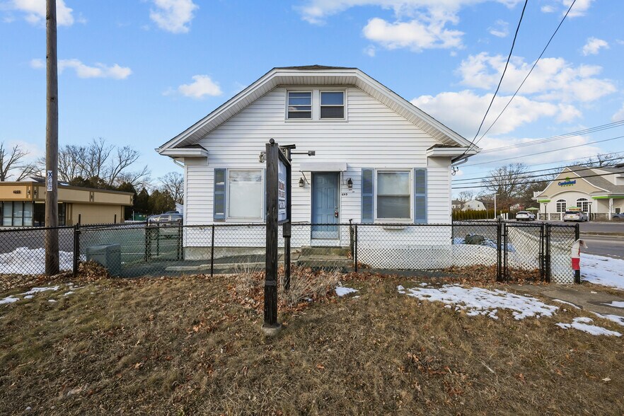 More Photos Of 649 Washington St, Attleboro Office Residential For Lease