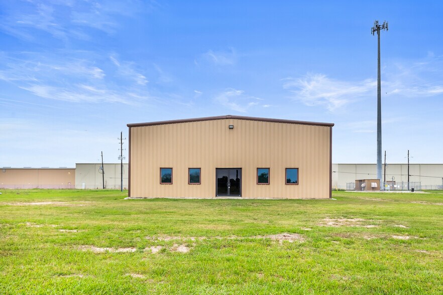 More Photos Of 2245 Randon Dyer, Rosenberg Warehouse For Sale