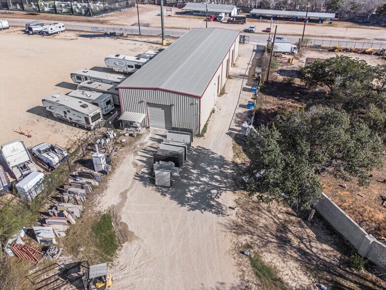 More Photos Of 18230 Bracken Dr, San Antonio Industrial For Sale