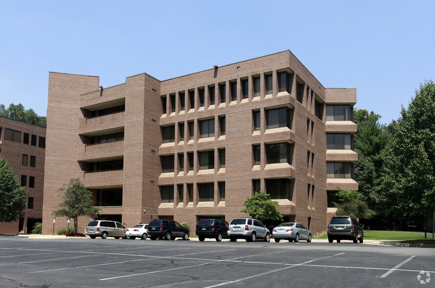 Primary Photo Of 5252 Cherokee Ave, Alexandria Schools For Lease