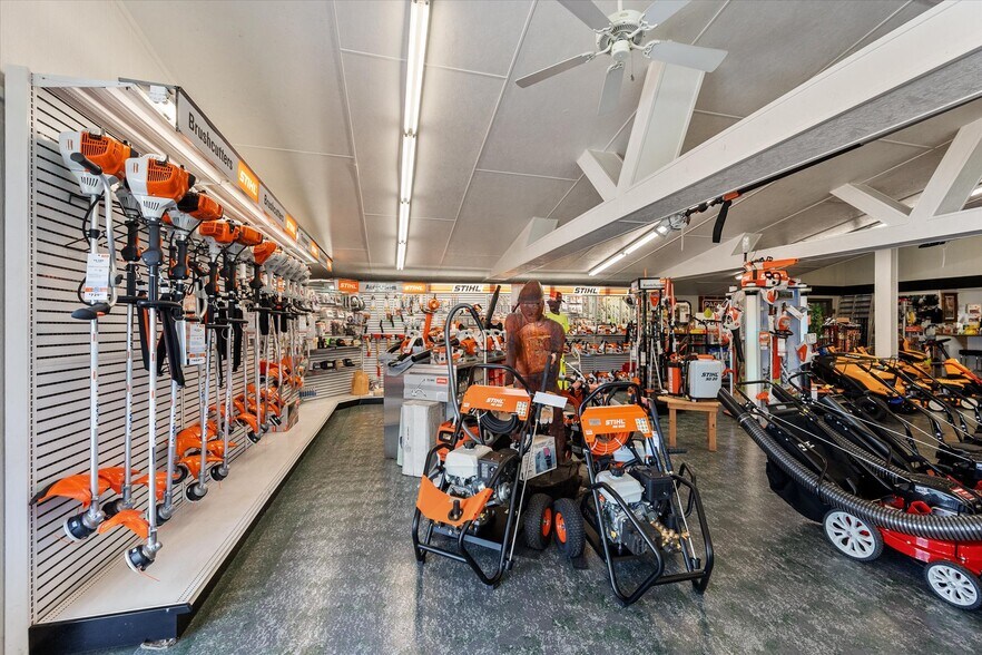 More Photos Of 5 Demick Ln, Salmon Auto Repair For Sale
