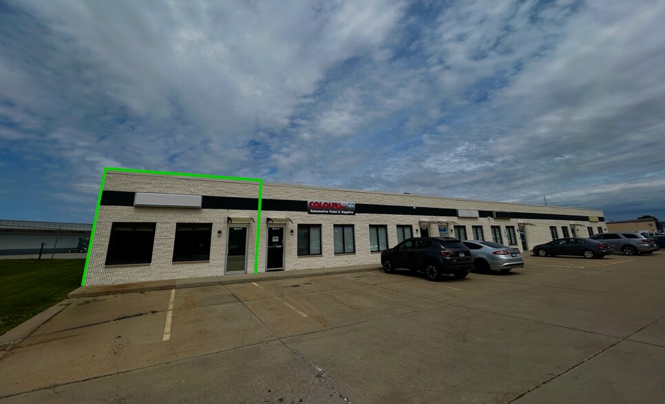More Photos Of 1624 Commerce Pky, Bloomington Industrial For Lease