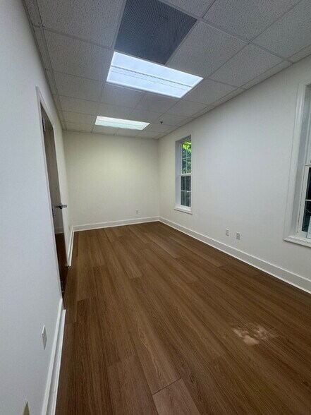 More Photos Of 10 Plantation Park Dr, Bluffton Office For Lease
