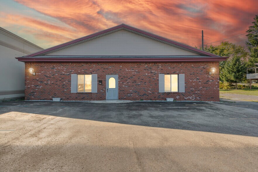 Primary Photo Of 3103 Lapeer Rd, Port Huron General Retail For Sale