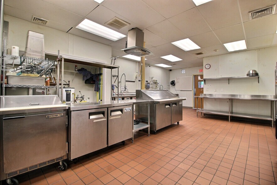 More Photos Of 240 Post Rd, Westerly Storefront Retail Office For Lease