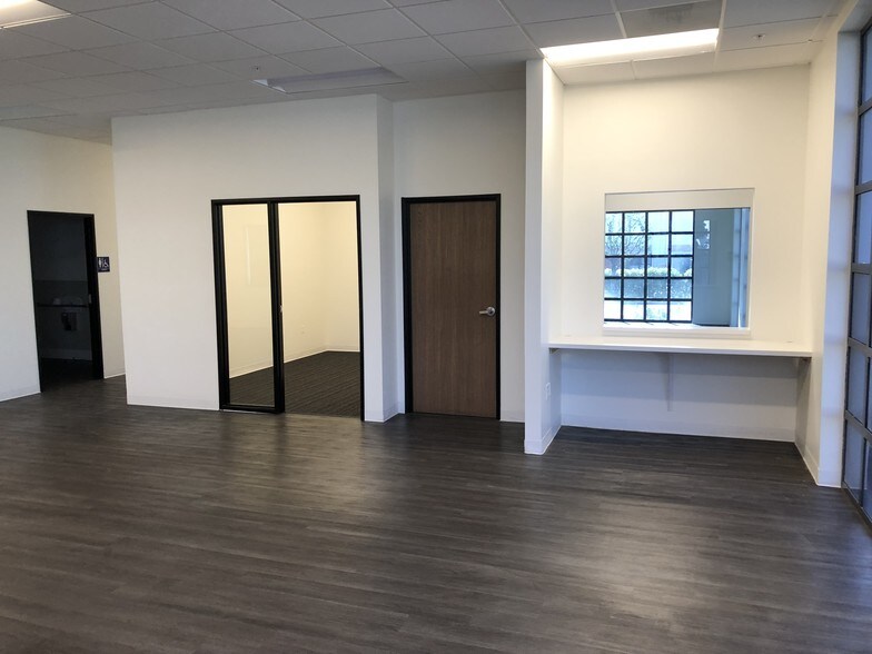 More Photos Of 2331-2359 E Pacifica Pl, Rancho Dominguez Warehouse For Lease