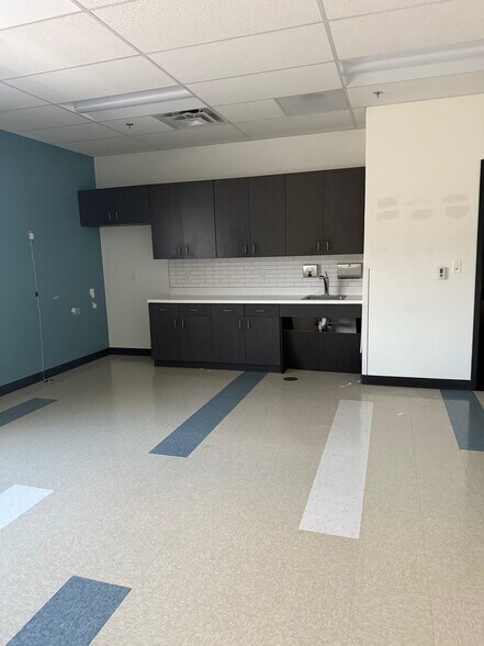 More Photos Of 934-942 Valley Creek Dr, Farmington General Retail For Lease