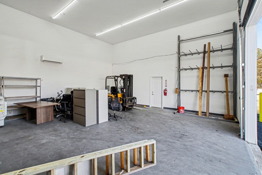 More Photos Of 2603 Lafayette Blvd, Fredericksburg General Retail For Lease