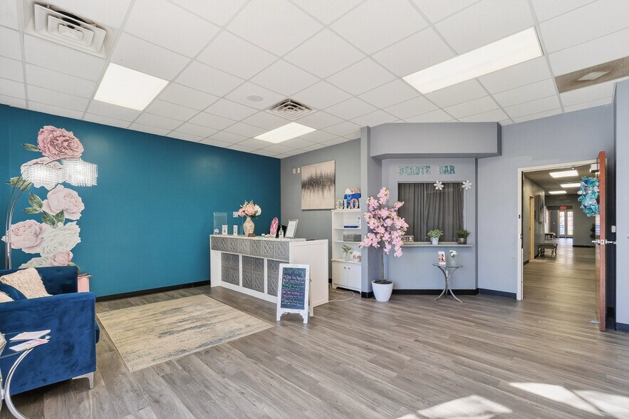 More Photos Of 3210 Prosperity Church Rd, Charlotte Office For Sale
