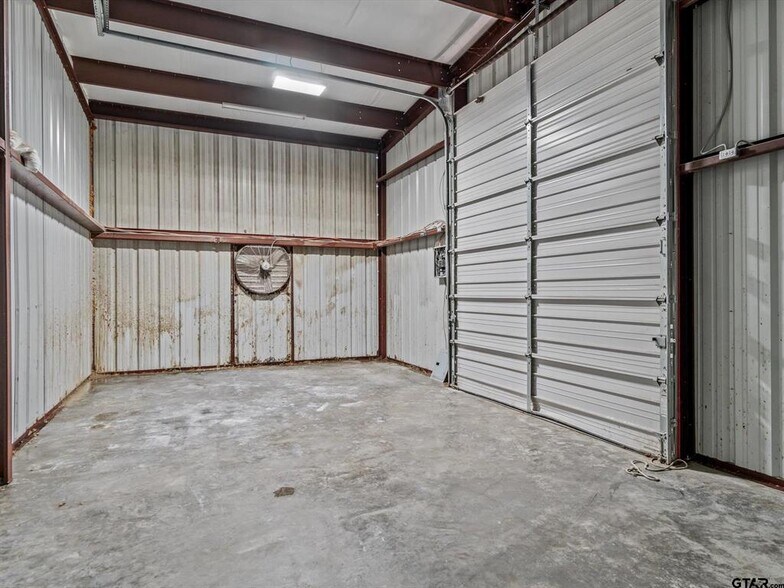 More Photos Of 702 Blackjack St, Winnsboro Flex For Sale