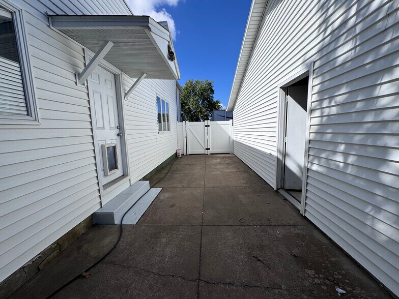 More Photos Of 1415 4th St, Fulton Storefront Retail Residential For Sale