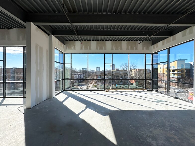 More Photos Of 15-17 E Stone Ave, Greenville Office For Lease