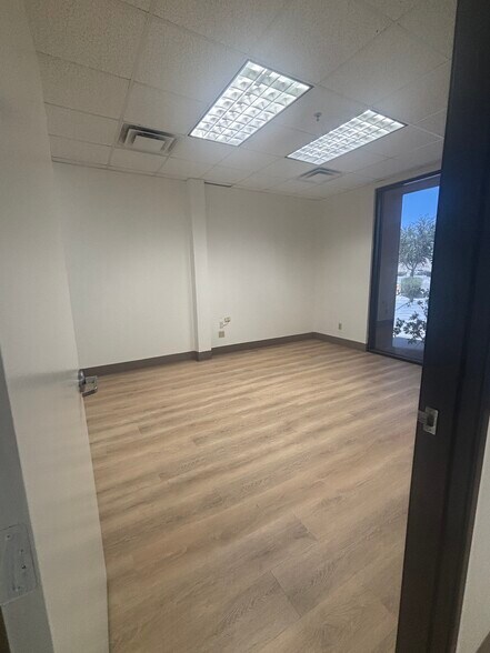 More Photos Of 46341 Commerce St, Indio Warehouse For Lease