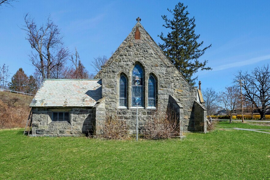 More Photos Of 37 Old Route 9W, New Windsor Township Specialty For Sale