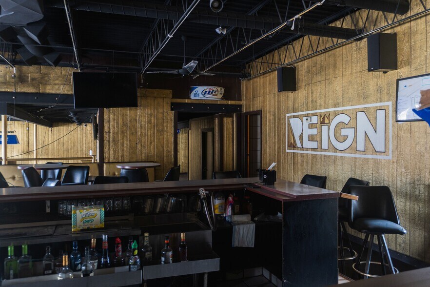 More Photos Of 8919 N 30th St, Omaha Storefront For Lease