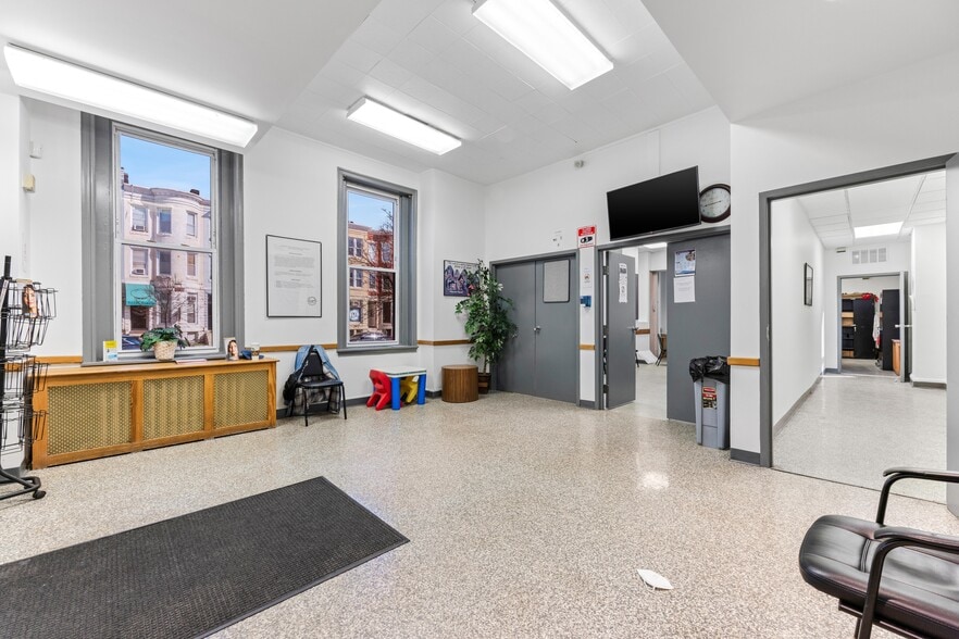 More Photos Of 21 W 25th St, Baltimore Office For Sale