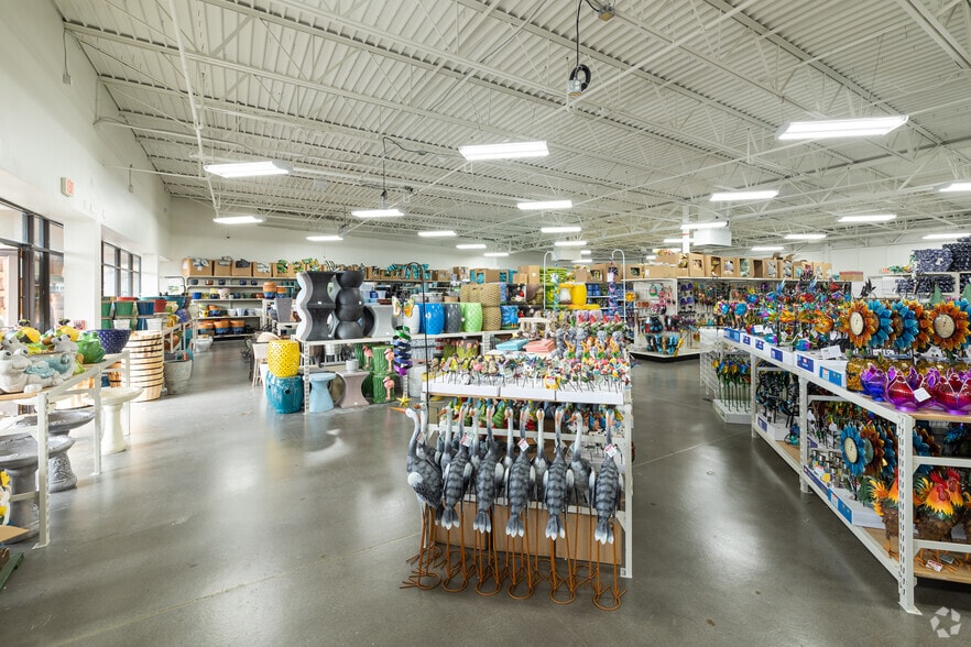 More Photos Of 109-297 N Seven Oaks Dr, Knoxville Freestanding For Lease