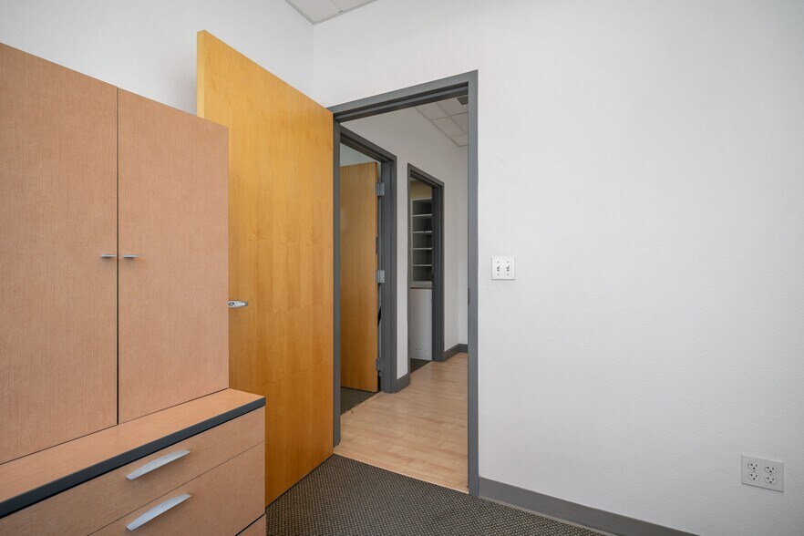 More Photos Of 2122-2126 Hutton Rd, Nipomo Flex For Lease