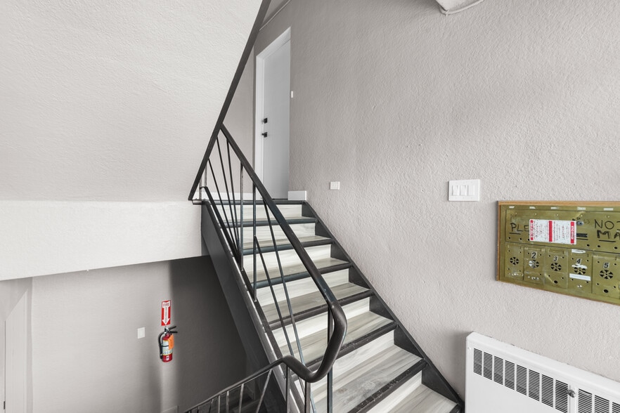 More Photos Of 1624 26 Av SW, Calgary Apartments For Sale