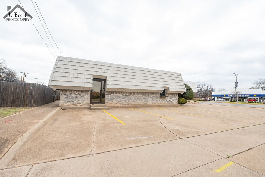 More Photos Of 1712 Kemp Blvd, Wichita Falls Office For Lease