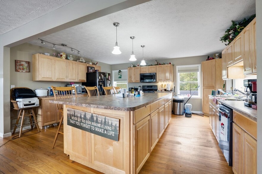 More Photos Of 6 Sanderson St, Hayesville Flex For Sale