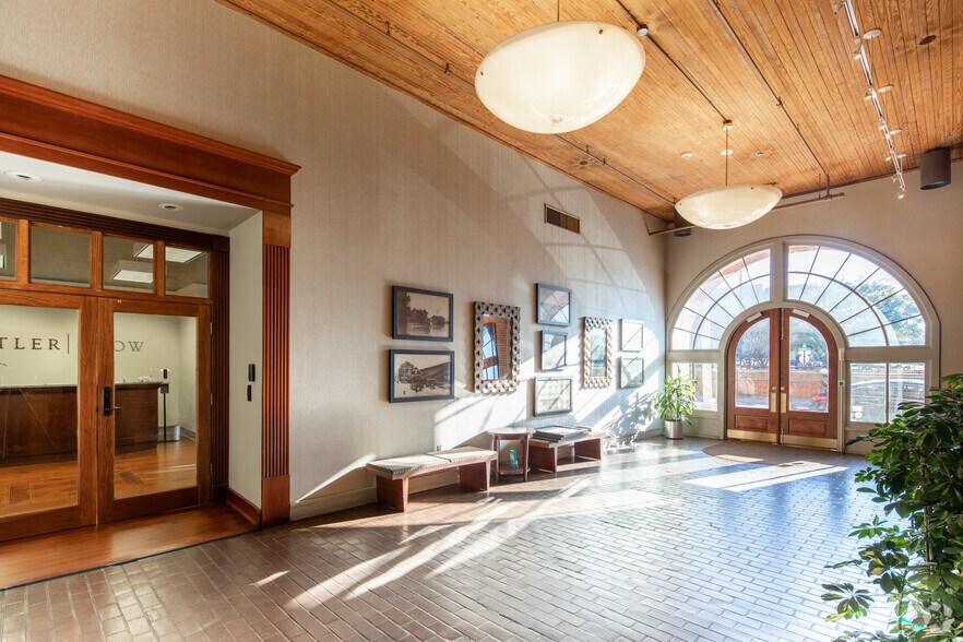 More Photos Of 260 Commerce St, Montgomery Medical For Sale