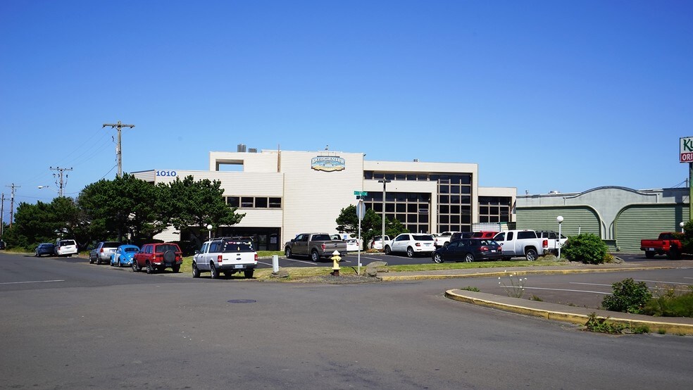 More Photos Of 1010 SW Coast Hwy, Newport Medical For Lease