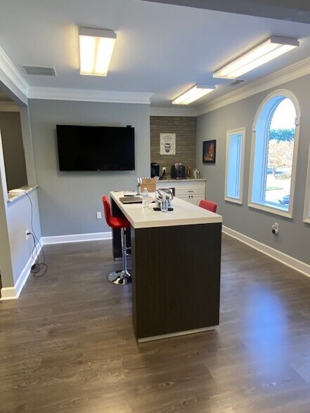 More Photos Of 5480 McGinnis Village Pl, Alpharetta Office For Sale