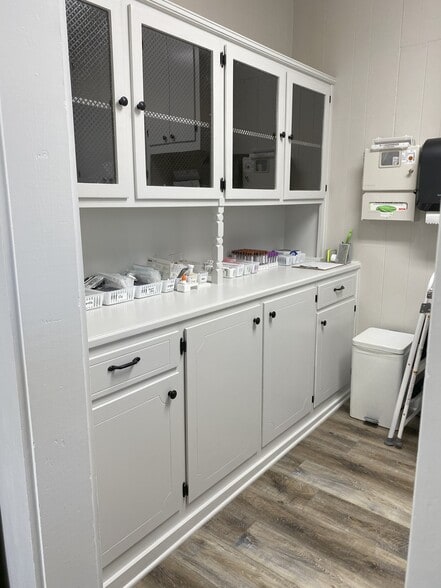 More Photos Of 400 Bexar Ave W, Hamilton Office For Sale