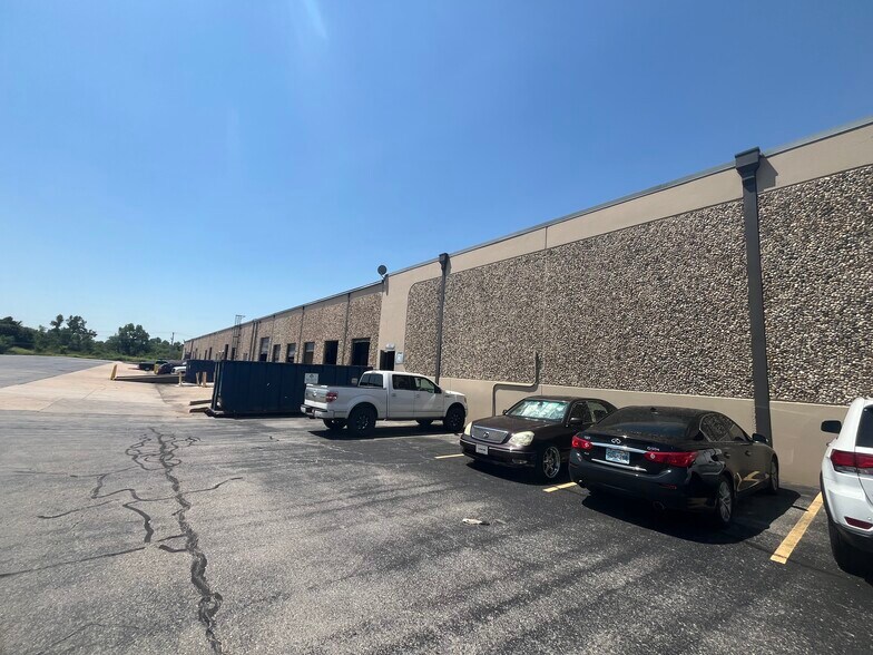 More Photos Of 4130-4150 Will Rogers Pky, Oklahoma City Warehouse For Lease