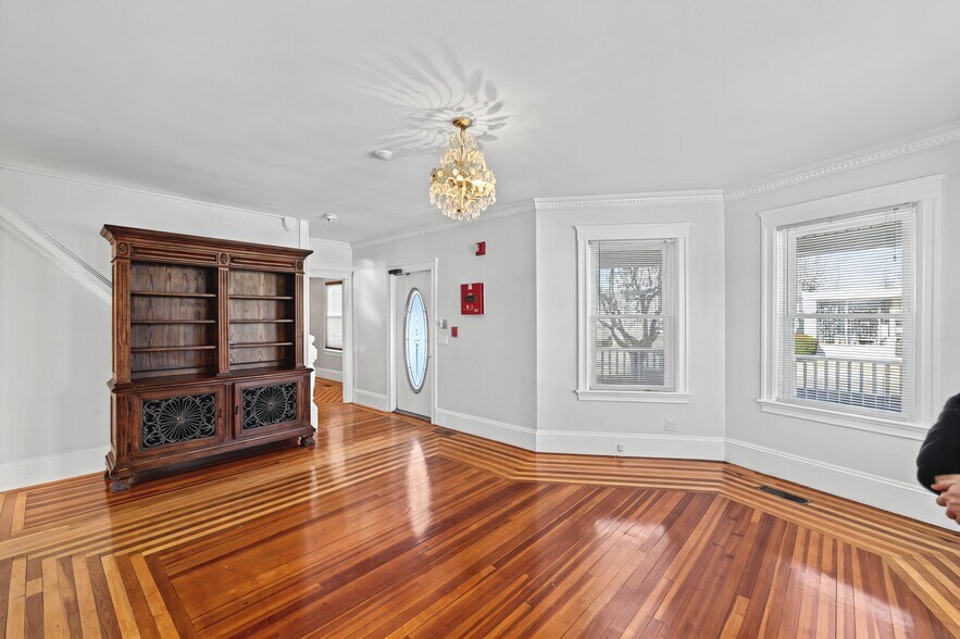 More Photos Of 982 Mineral Spring Ave, North Providence Office For Sale