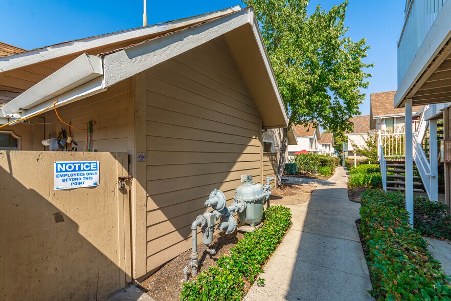 More Photos Of 1530 Howe Ave, Sacramento Hotel For Sale